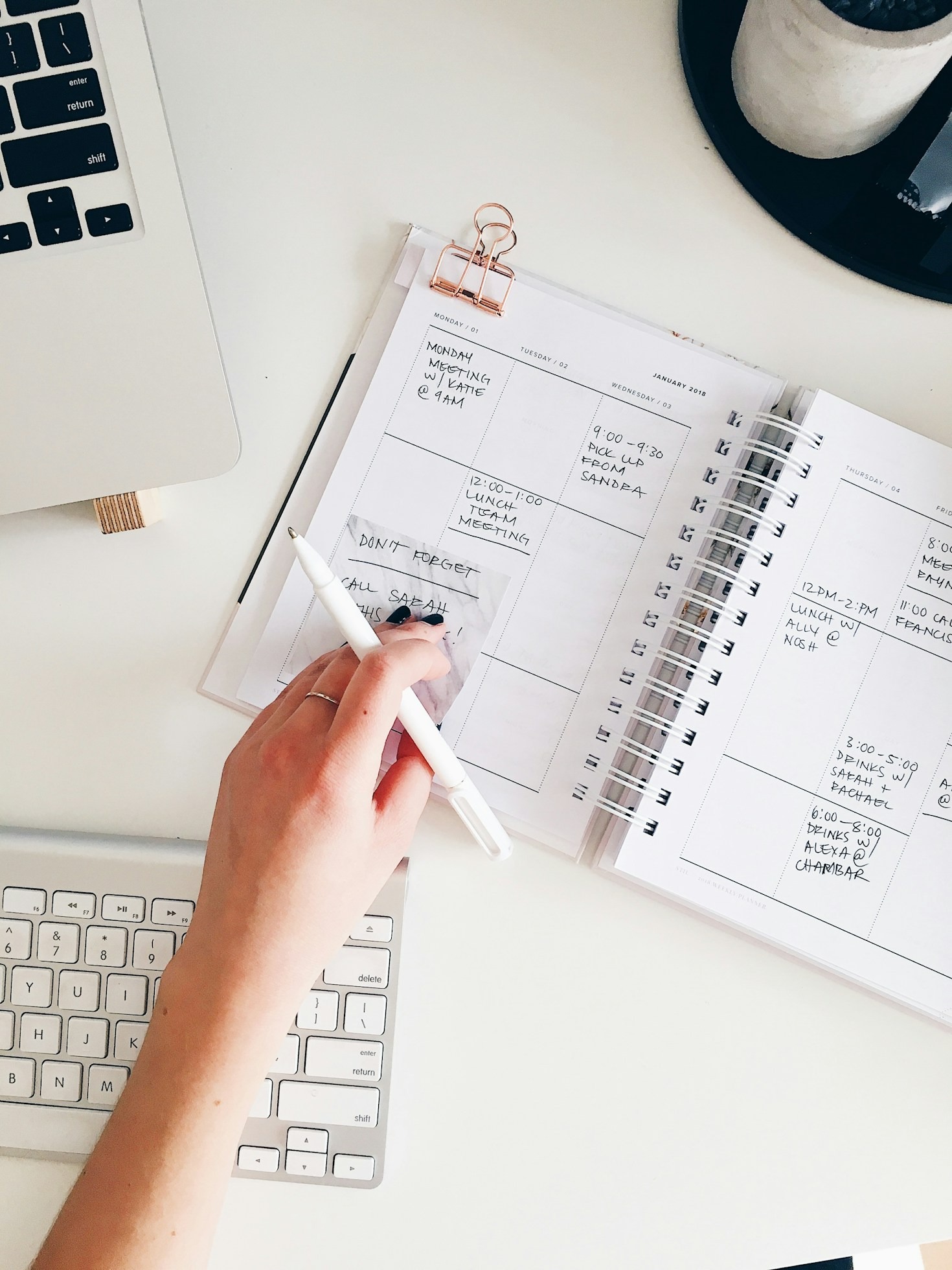 Signs You Need a Virtual Assistant for Your Business